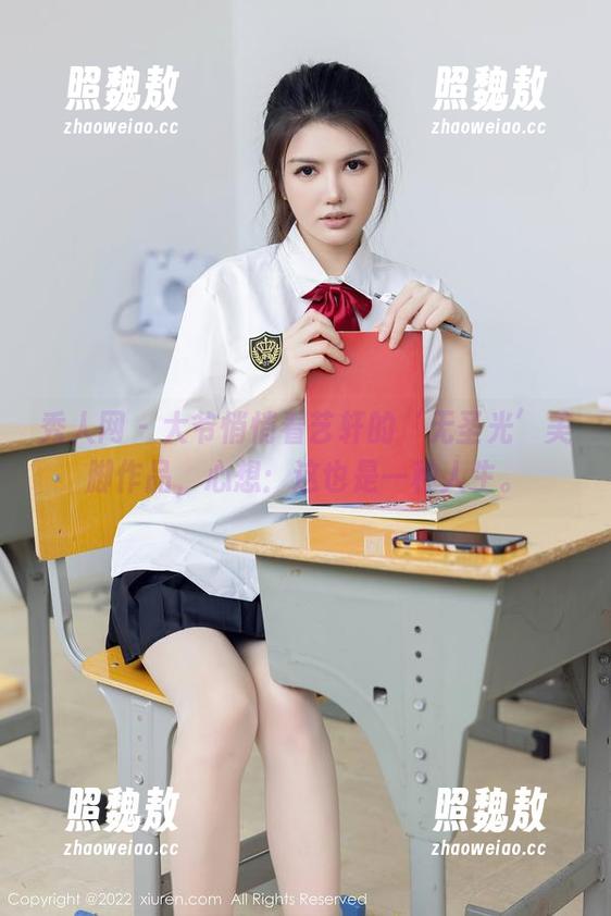 秀人网-艺轩 秀人网 - 大爷悄悄看艺轩的‘无圣光’美脚作品,心想:这也是一种人生。