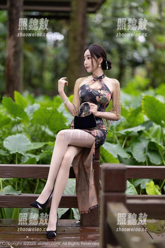 秀人网-苏韵锦 秀人网 - 在这些照片中,苏韵锦和她的皮衣,似乎说了很多,却又恰到好处,让人浮想联翩…