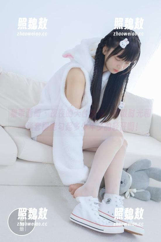 稚乖画册 - 夜夜的天台粉裙，闲暇时光和一张套图能勾起多少年少的轻狂啊！