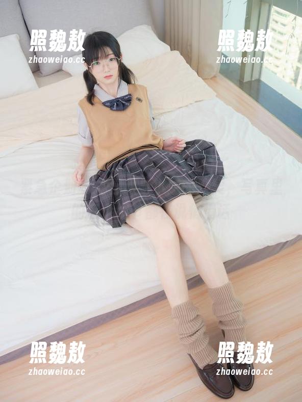 紧急企划-小恩 紧急企划 - 体操服与小恩的默契,写真里的每个细节都在说悄悄话