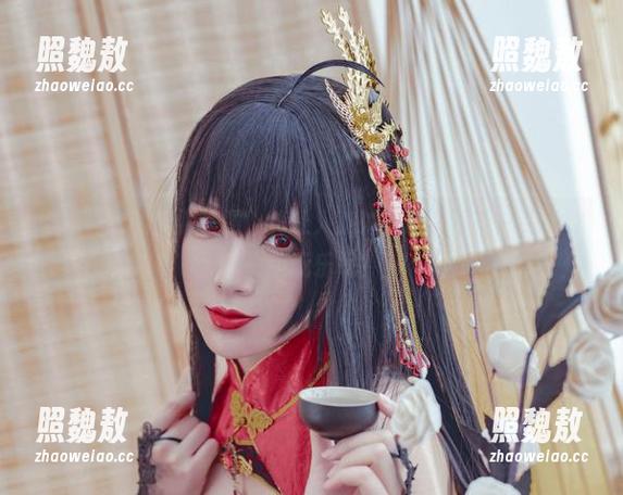 羊大真人的制服美图，真让人意外，谁说不能一边工作一边玩乐呢？