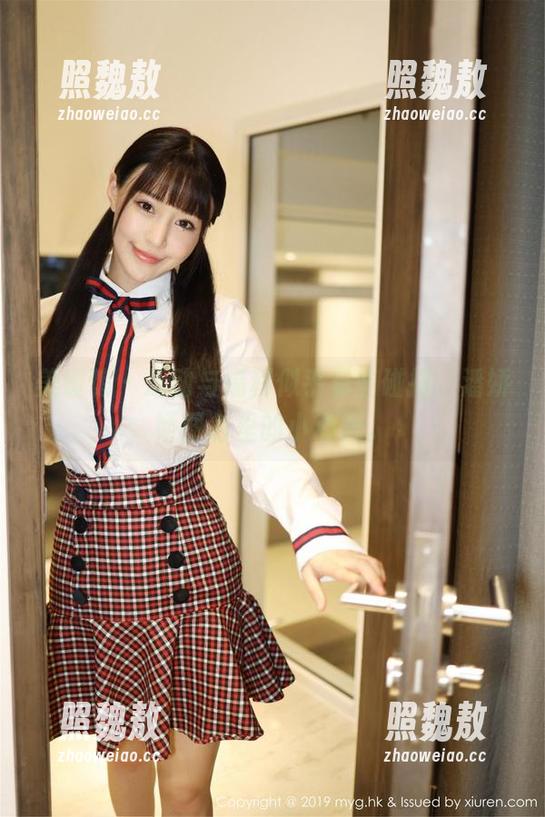 美媛馆-潘娇娇 美媛馆 - 运动与福利似乎有些碰撞,潘娇娇图包里的小心思。