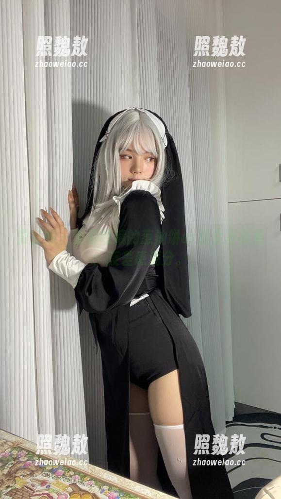 微密圈 - 值得收藏的葱油饼er修女写真集：反差感满分。