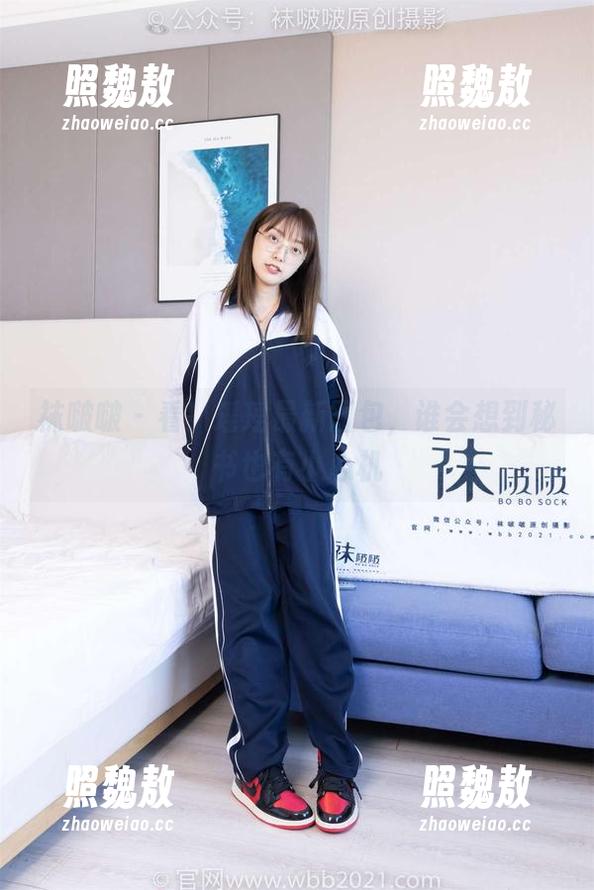 袜啵啵 - 看！瑶瑶最新图包，谁会想到秘书也有小心机