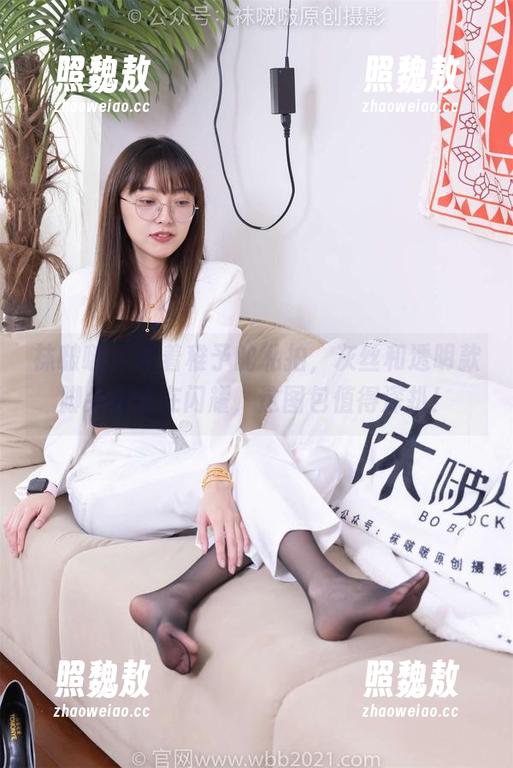 袜啵啵-稚予 袜啵啵 - 看着稚予的私拍,灰丝和透明款脚尖好像在闪耀,这图包值得深扒!