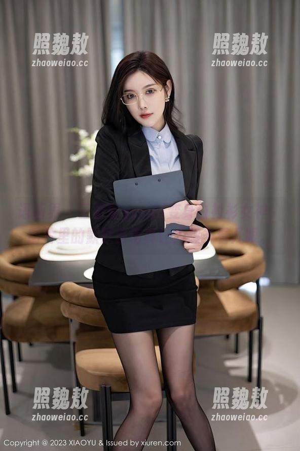语画界-王馨瑶yanni 语画界 - 王馨瑶yanni变身白衬衫女神,图片里的默默自信真让人想多看几眼。
