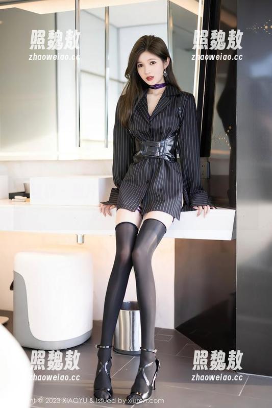 语画界-雅雯 语画界 - 照片里的雅雯,油亮得像刚在厨房出炉的香饼!