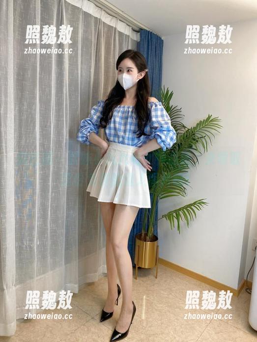 微密圈 - 软妹小九九与女神邂逅，来领取这份免费的迷人图片吧！