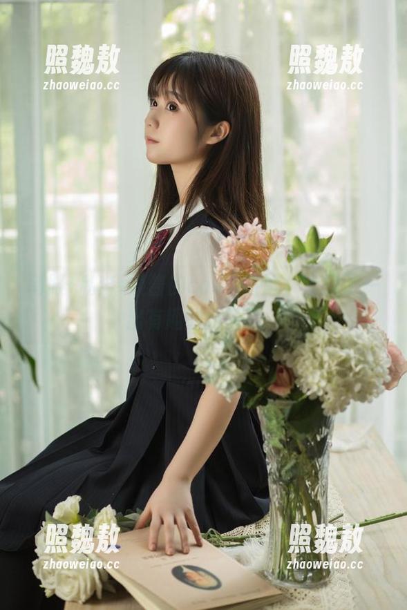 制服+私奔=镜酱的cos大冒险，上演了一出有趣的拼贴剧。