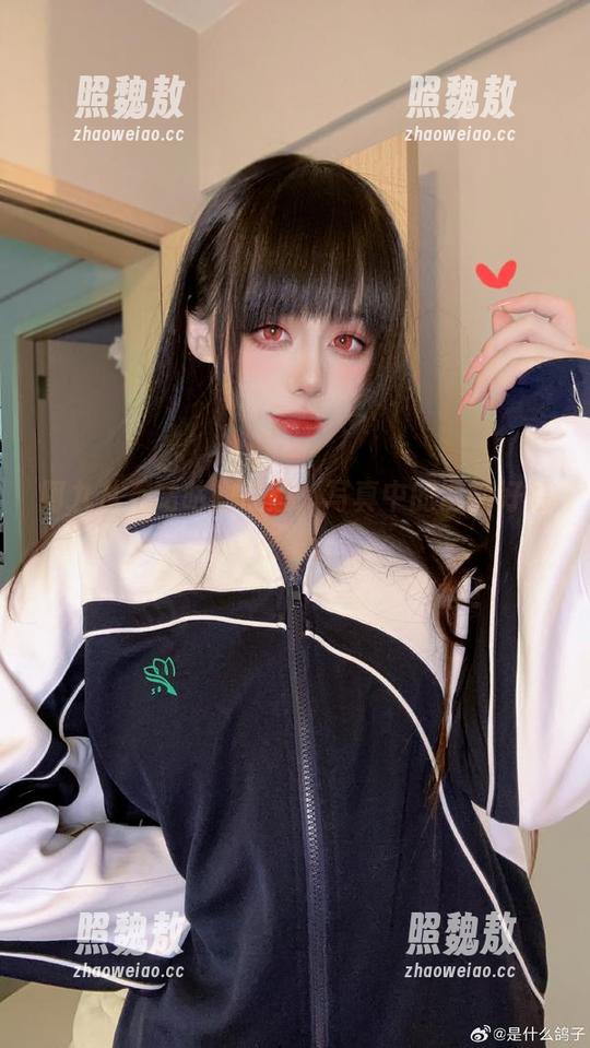 阿九从不咕咕的奇想，写真中的雷姆好像在说话