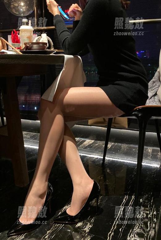 微密圈 - 真特别，雅雅的气质呀的写照片合集：每个‘livephoto’都让人想多看几眼