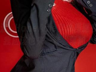 看！雨波_HaneAme穿体操服在cos力量美！我应该也来一套，再加上奶茶？