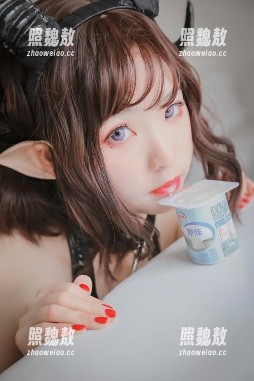 青水百合子 青水百合子的写真更新,隐约中,我听到了“别闯我的私房”的呼唤。