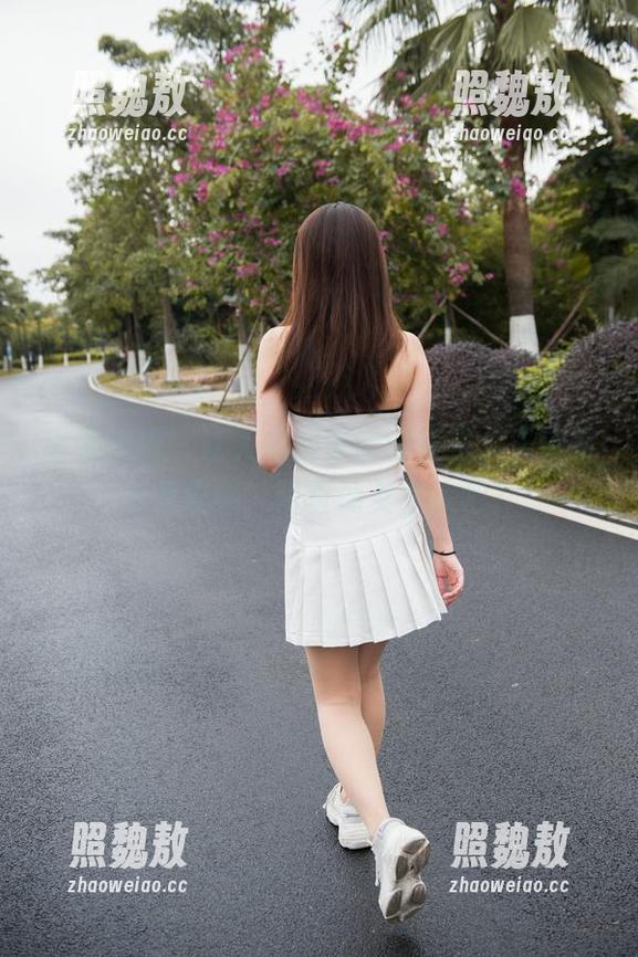 魔镜街拍-曼曼 魔镜街拍 - 让人想起童话的曼曼,天使写真集更新,简直仙女本人吧?
